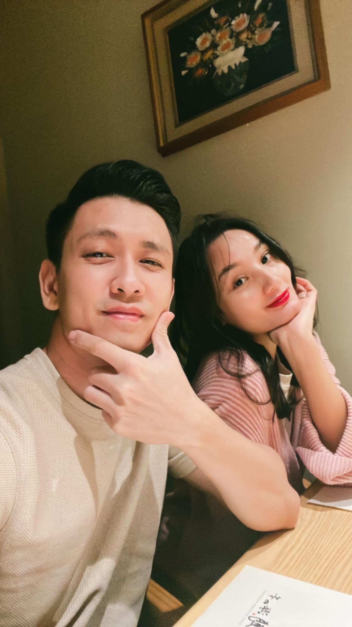 Cặp đôi được Hồ Ngọc Hà nhận xét như mới yêu.