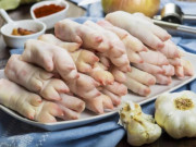 Bếp Eva - Mua móng giò lợn thấy các lỗ này biết ngay là chân trước hay sau, không người bán nào có thể lừa được bạn!
