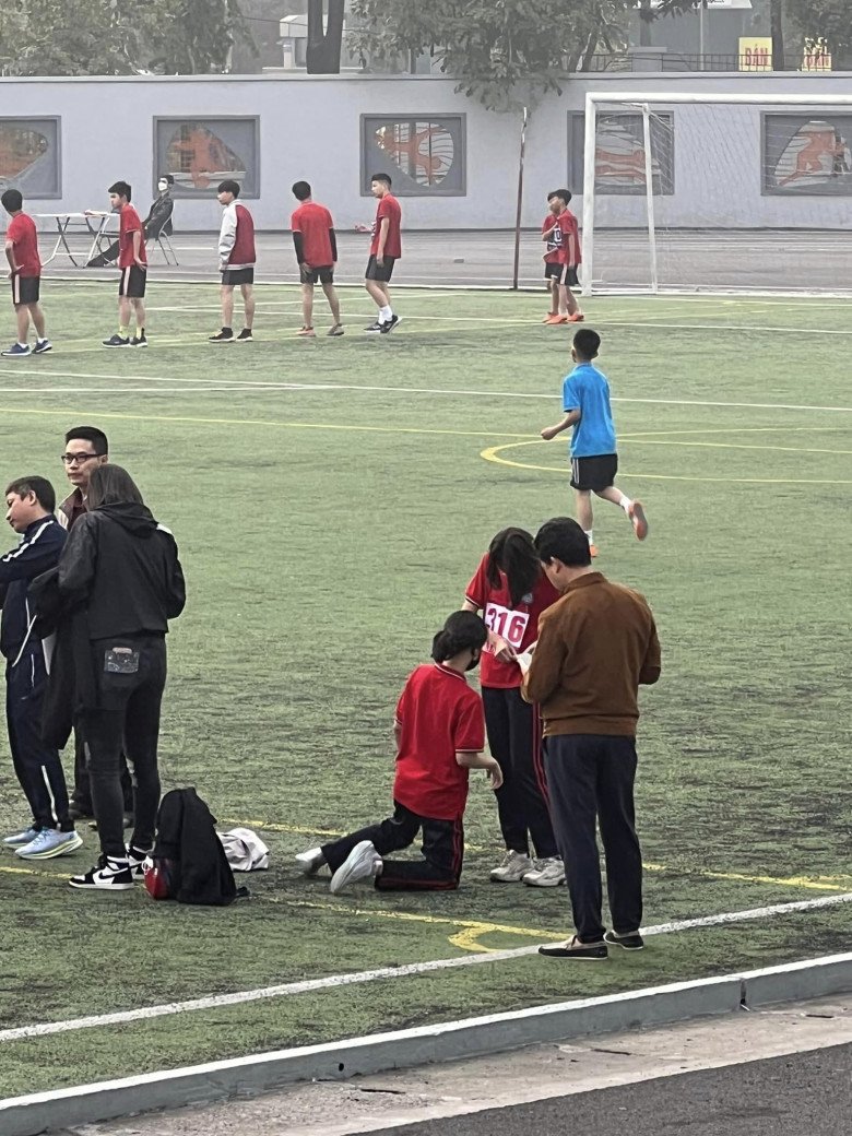 Vợ Hồng Đăng tự hào trước sự cố gắng của con gái.