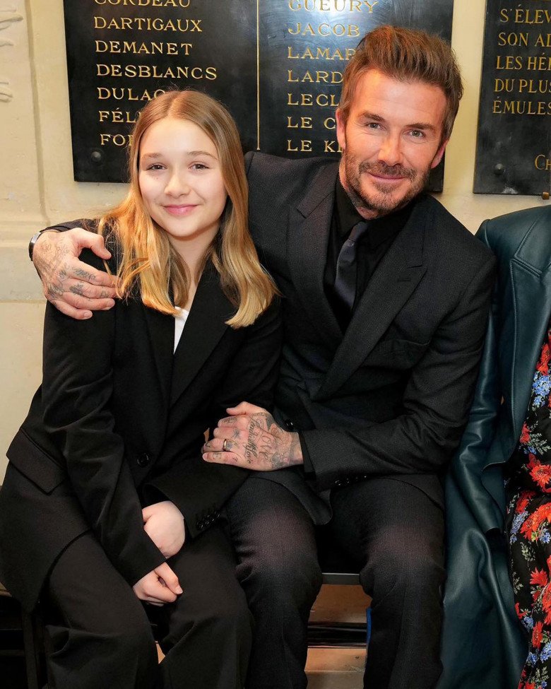 Harper Beckham 12 tuổi không còn bé bỏng, mặc đồ của mẹ vẫn át cả chị dâu tỷ phú - 6