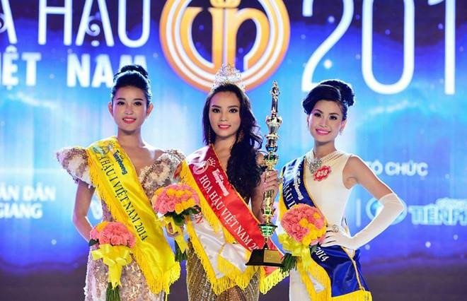 Hoa hậu tai tiếng nhất Việt Nam một thời giờ đẹp từ trong ra ngoài, chăm diện đồ khoe amp;#34;vòng nào ra vòng nấyamp;#34; - 1