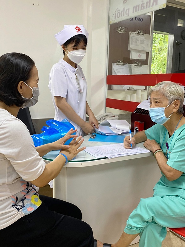 TS.BS Phan Thị Hồ Hải khuyến cáo, những người trẻ nên thường xuyên đi khám bệnh định kỳ để sớm phát hiện các căn bệnh nguy hiểm ở giai đoạn sớm và được điều trị kịp thời. Ảnh: NVCC.