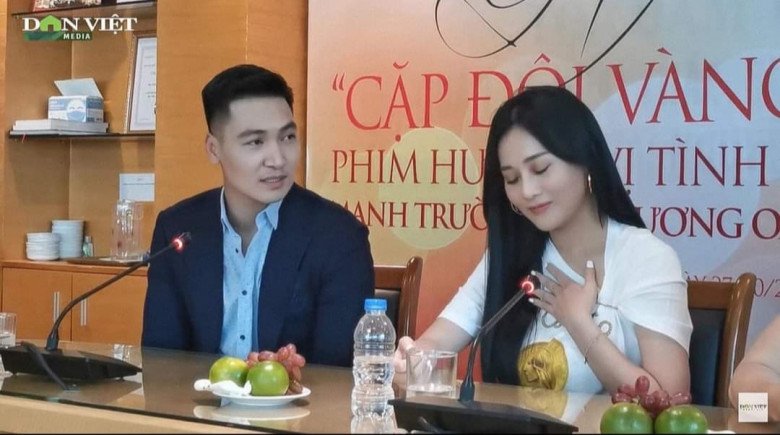 Phương Oanh mặc áo hàng chục triệu nhưng amp;#34;vặn vẹoamp;#34; lạ lùng, trước được khen không ngớt, giờ bị mỉa khó cảm - 8