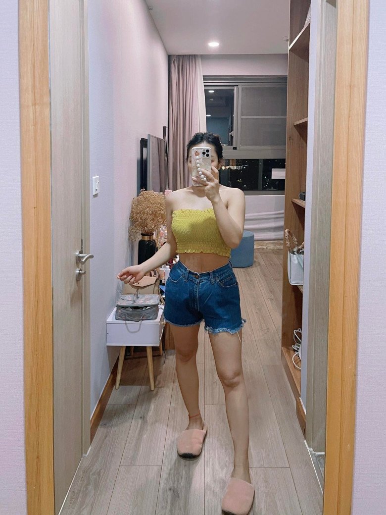 Sau sinh 20 ngày, Linh về dáng khá nhanh.