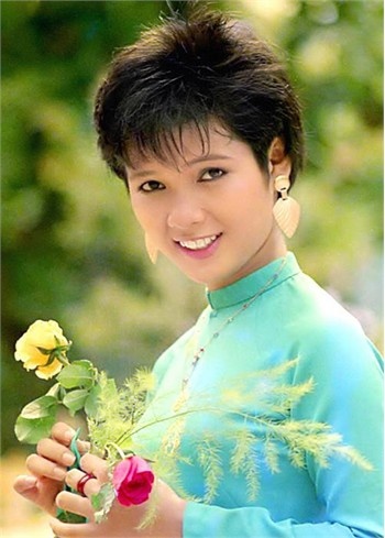 Hoa hậu Áo dài chính thống đầu tiên của Việt Nam, đăng quang hơn 3 thập kỷ vẻ đẹp vẫn vẹn nguyên - 2