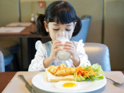 Sức khỏe - Mẹ khoe ảnh bữa ăn sáng đầy chất của con, bác sĩ xem xong cảnh báo có 2 trong 4 món liên quan ung thư