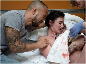 Xúc động khoảnh khắc các ông bố vỡ òa cảm xúc khi nhìn thấy con chào đời