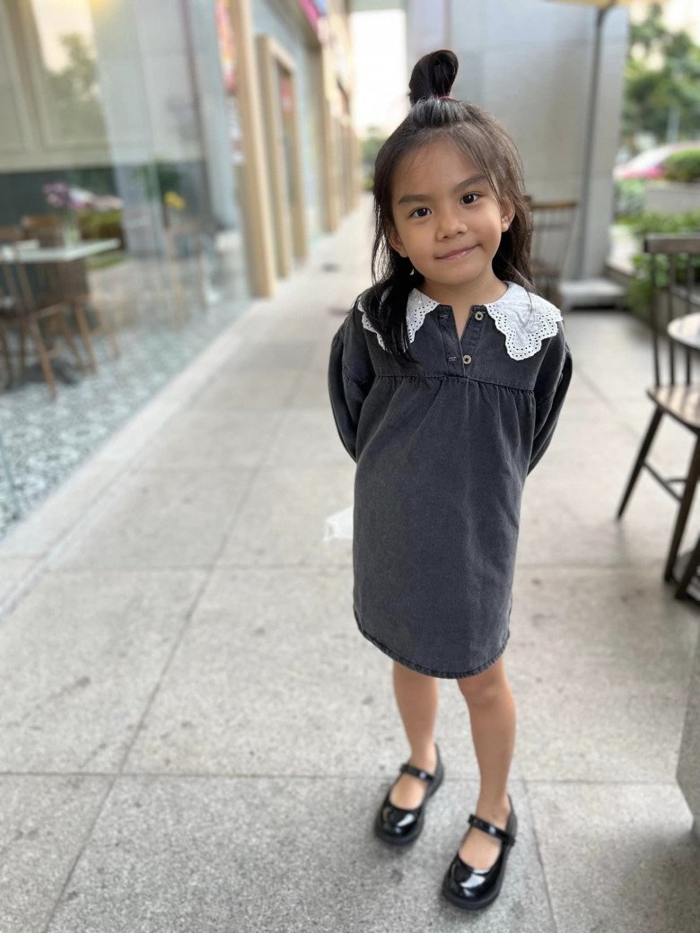 Con gái Phạm Quỳnh Anh mới lên 6 đã sành điệu không đợi tuổi, biết tự phối đồ xinh như công chúa - 6