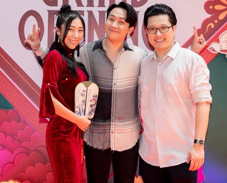 Ngoài em gái Uyển Ân nổi tiếng showbiz, Trấn Thành còn có một em gái lấy chồng Hong Kong, mẹ 2 con vừa đẹp vừa giàu, làm bà chủ nhà hàng - 12