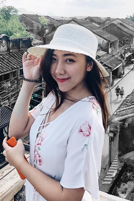 Ngoài em gái Uyển Ân nổi tiếng showbiz, Trấn Thành còn có một em gái lấy chồng Hong Kong, mẹ 2 con vừa đẹp vừa giàu, làm bà chủ nhà hàng - 5