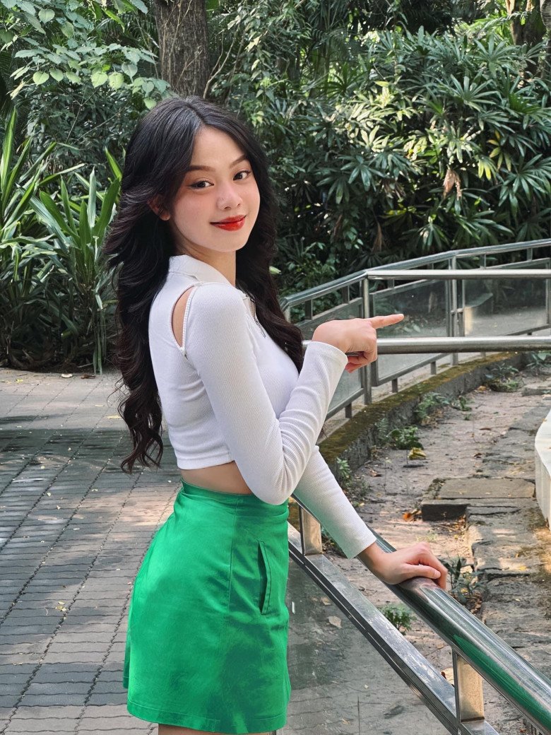 Lạ lùng mỹ nhân Đà Nẵng đăng quang Hoa hậu Việt Nam đẹp hơn sau 3 tháng, bị nghi chỉnh sửa nhan sắc - 10