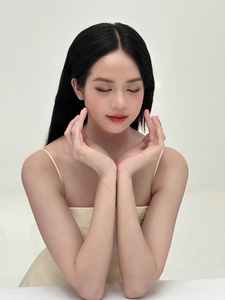 Lạ lùng mỹ nhân Đà Nẵng đăng quang Hoa hậu Việt Nam đẹp hơn sau 3 tháng, bị nghi chỉnh sửa nhan sắc - 9