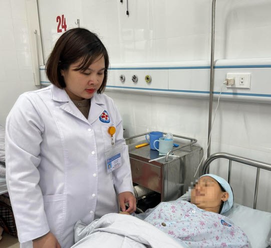 Bác sĩ Trung tâm Y tế huyện Tiên Yên cứu sống mẹ con sản phụ