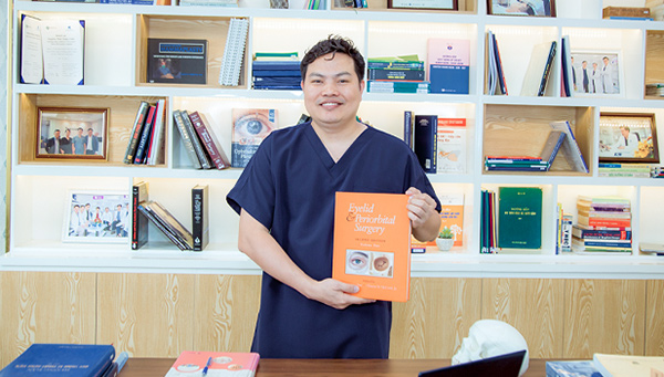 Bác sĩ Phùng Mạnh Cường