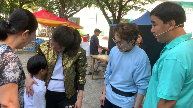 Con trai của amp;#34;Kiều nữamp;#34; Ngọc Lan bất ngờ xuất hiện ở hậu trường, có trí nhớ tốt nên mẹ không dám làm điều này - 2