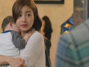 Làm mẹ - Đi làm về thấy mẹ chồng vừa cho cháu ăn vừa đi rong, tôi bế con thẳng về nhà