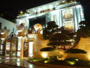 Tin tức - Choáng ngợp với căn biệt thự 700m2 của đại gia Đà Nẵng, nội thất toàn bằng gỗ quý, nhiều điểm dát vàng sáng loáng