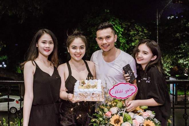 Các con riêng của Tú Dưa gọi Lam Trang là cô thay vì mẹ hay dì.