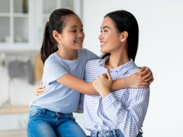 Bé gái 10 tuổi ngực đã nảy nở, tháng nào cũng đau bụng nhưng không "bị", 2 năm sau mới biết vùng kín chẳng giống ai