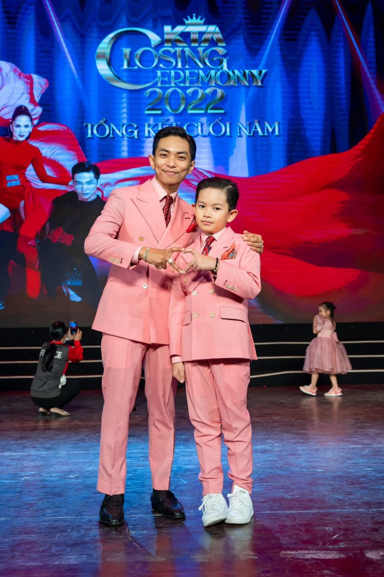 Quý tử điển trai nhà Khánh Thi Phan Hiển: 7 tuổi cao gần bằng bố, giành 8 HCV một cuộc thi nhảy - 4