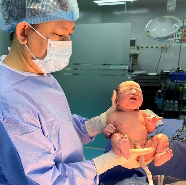 Làm bác sĩ hiếm muộn rất vất vả, không có thời gian tiêu tiền, không có thời gian ăn chơi.