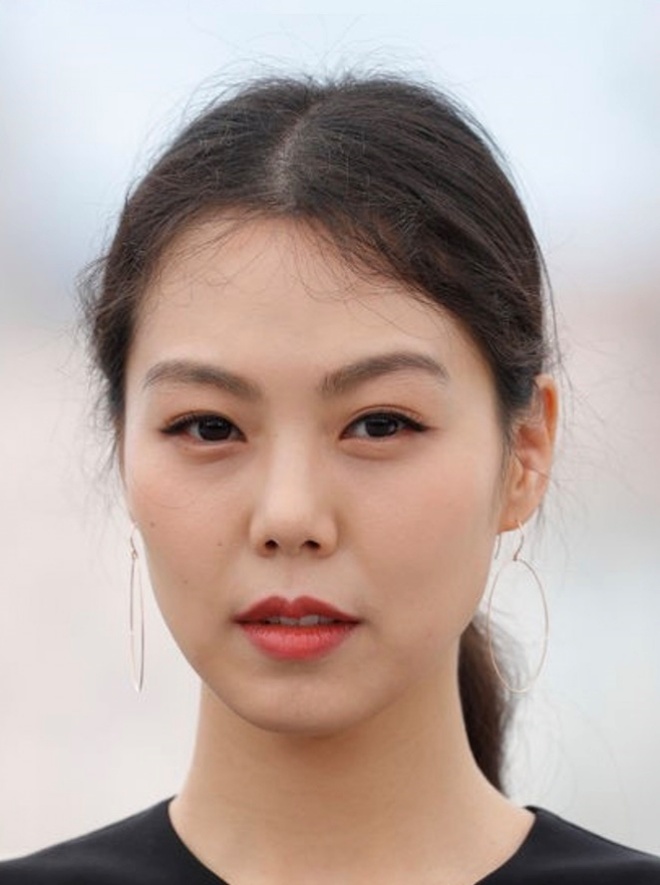 Kim Min Hee từng thẳng mặt mắng vợ cả của người tình là kẻ thần kinh.