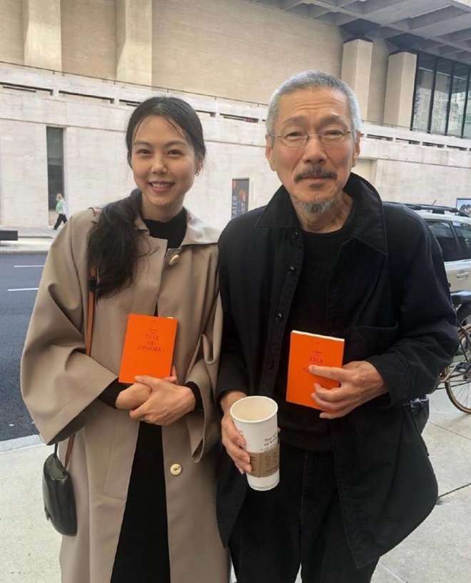 Bỏ ngoài tai lời can ngăn của mẹ đẻ, Kim Min Hee quyết ở bên Hong Sang Soo.