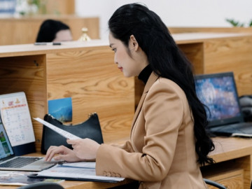 Hoa hậu Nông Thúy Hằng vấp phải ý kiến trái chiều khi làm MC: "Nếu không có thực tài cũng sẽ bị đào thải"