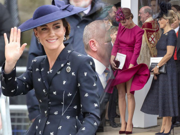 Từng sượng sùng bị tốc váy vì gió, nay Kate Middleton chơi chiêu độc, váy tốc, mặt vẫn không cảm xúc