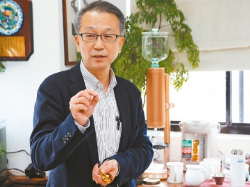 Giáo sư mắc ung thư gan, dự đoán chỉ sống được 3 tháng, nhờ thực hiện 10 việc đơn giản đã sống thêm...