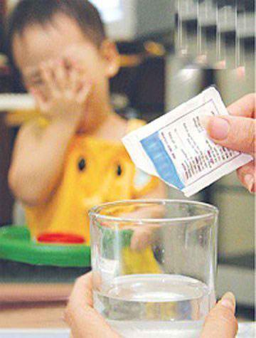 Trẻ nguy kịch do uống oresol đậm đặc và khuyến cáo của chuyên gia - 3