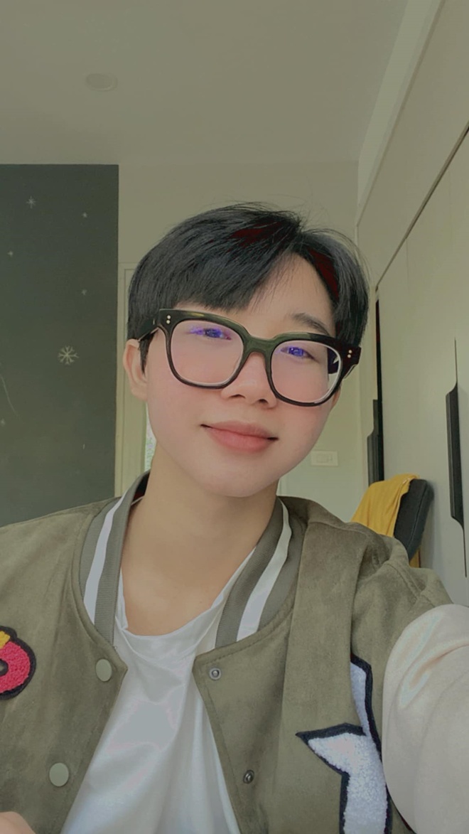 Ngoài giọng hát thì ngoại hình khi dậy thì cũng khiến cậu bé tự ti.