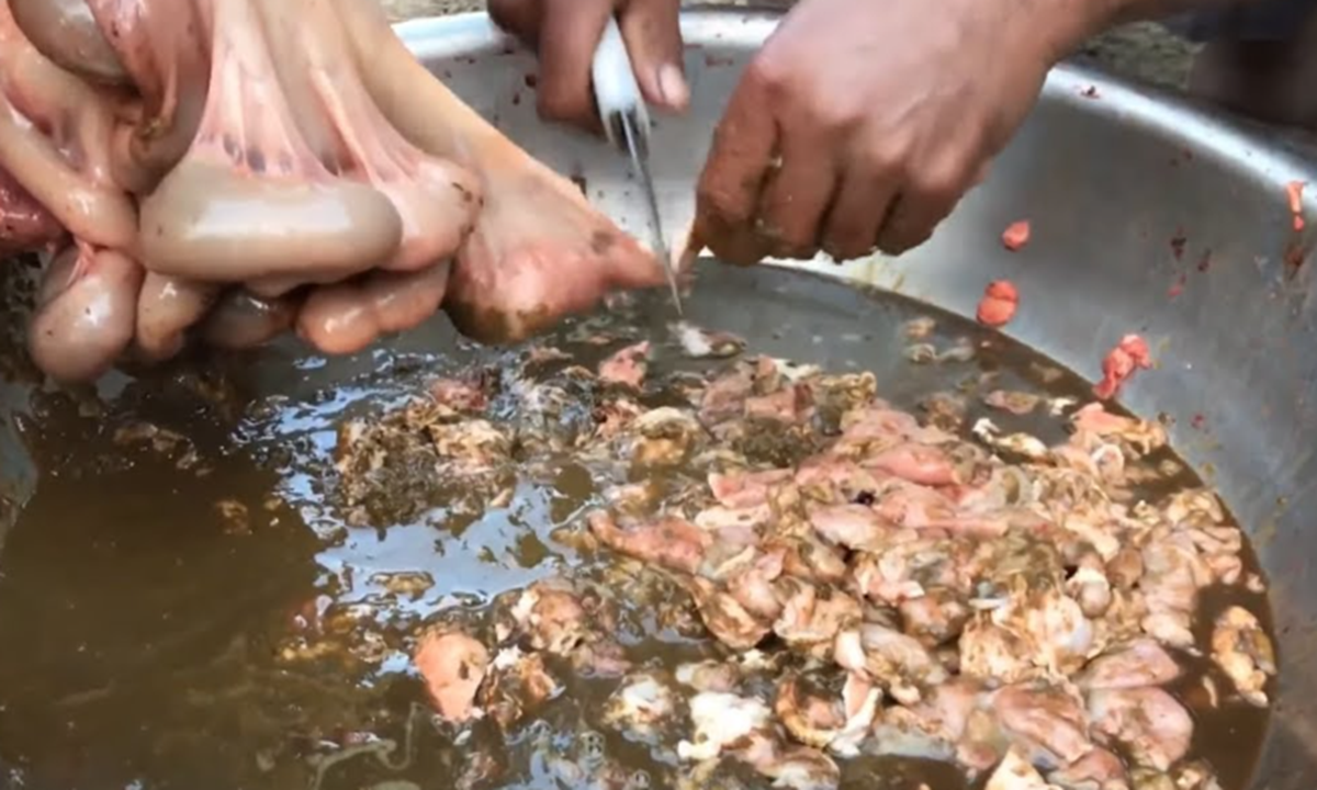 Món ăn Tây Bắc kỳ lạ được làm từ phân động vật thách thức ai dám thử - 3