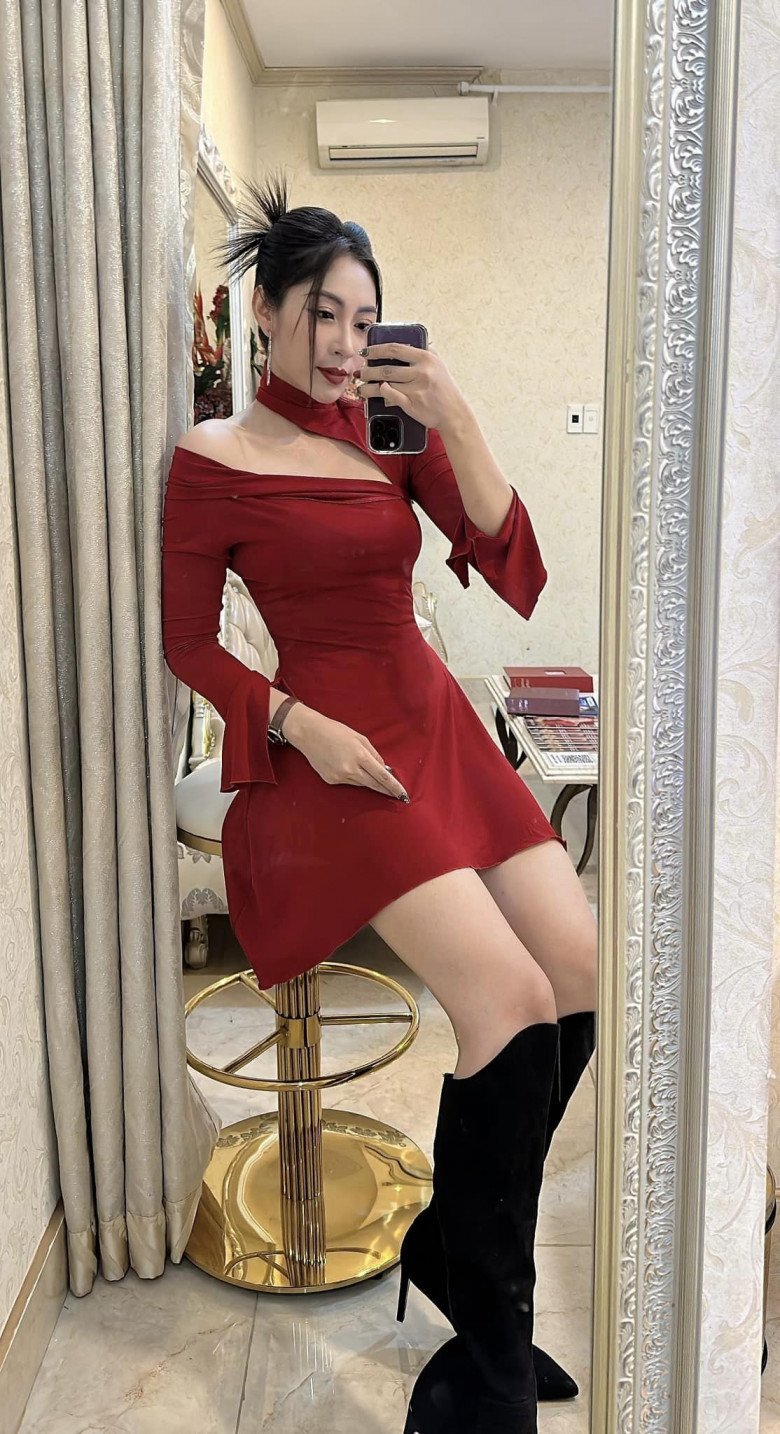 Trên trang cá nhân, Đặng Thu Thảo thường cập nhật những hình ảnh xinh đẹp, rạng rỡ, truyền động lực cho hội mẹ bỉm ngày càng yêu thương và chú trọng chăm sóc bản thân hơn.