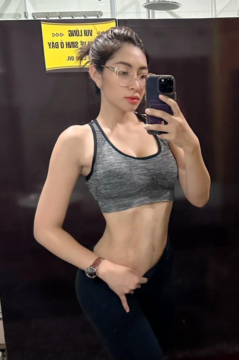 Được biết, thời gian gần đây, Đặng Thu Thảo đang trong thời kỳ siết dáng. Cách đây không lâu, cô từng khiến bao mẹ bỉm ngưỡng mộ khi cho biết đã giảm được 4,5kg trong vỏn vẹn 10 ngày. Mỹ nhân sinh năm 1995 cũng đặt mục tiêu sẽ giảm thêm 2kg để có được vóc dáng lý tưởng.