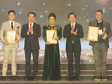 Thanh Sơn bội thu ở Liên Hoan Truyền Hình Toàn Quốc, ông trùm cảnh nóng phim Việt nuối tiếc vì một điều