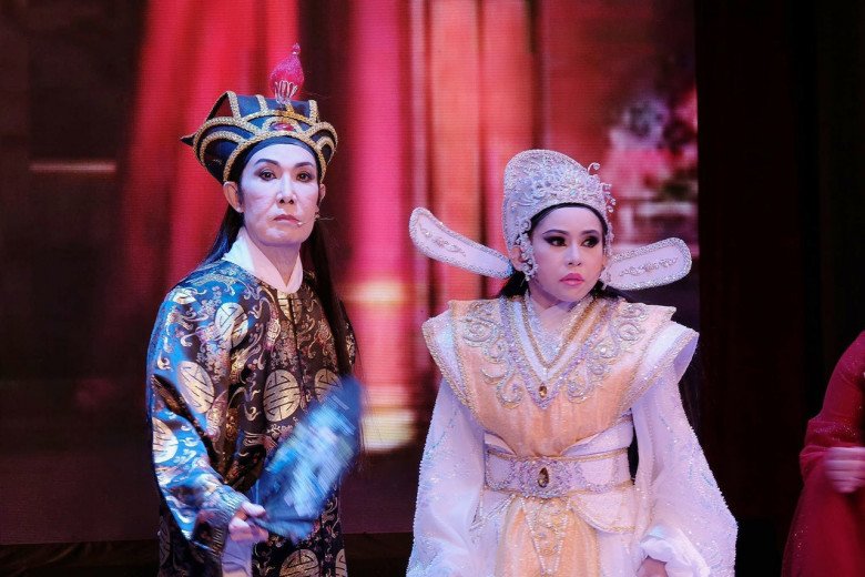 NSƯT Vũ Linh dìu dắt Bình Tinh ngay từ những ngày đầu để cô theo đam mê sân khấu.