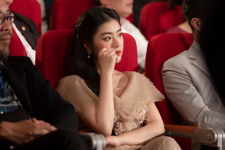 Nguyễn Thu Hằng là nữ nghệ sĩ hoạt động chăm chỉ, cho ra đều đặn các sản phẩm âm nhạc được đầu tư chỉn chu, kỹ lưỡng.