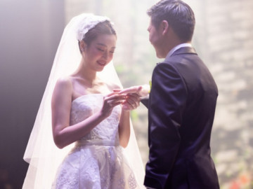 Hoa hậu từng bán quần áo thuê lấy Chủ tịch trẻ nhất lịch sử bóng đá Việt, bị chê kém duyên từ một show truyền hình