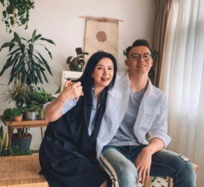 Tăng Hoa Thiên một mình nuôi con trai sau khi ly hôn.
