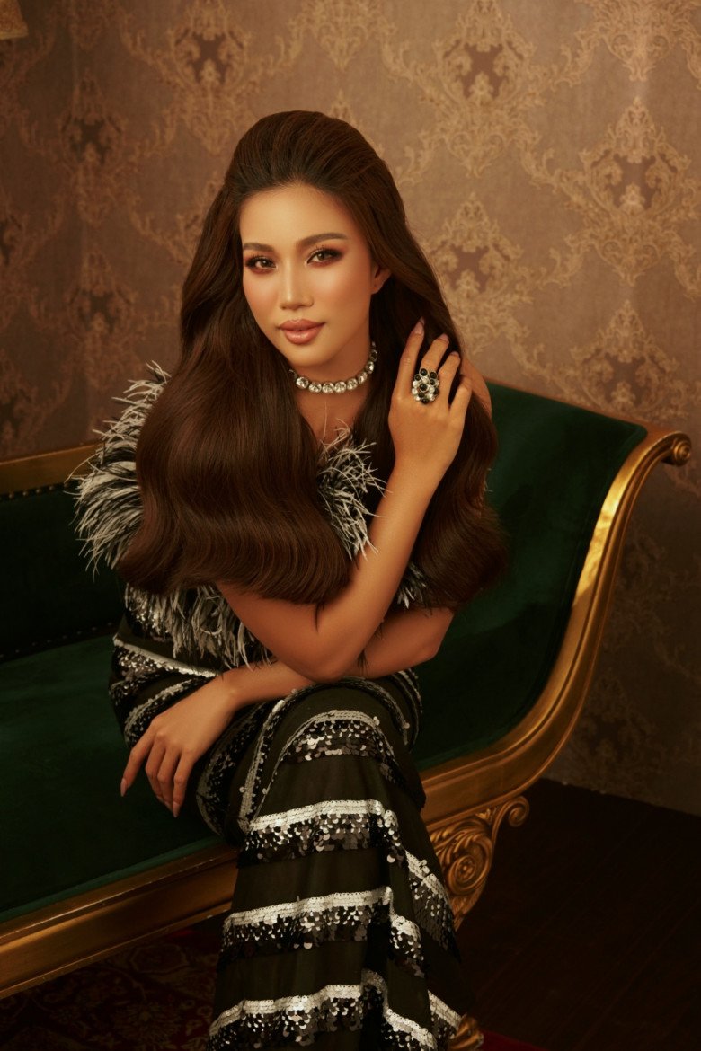 Phương Phương Thảo đặc biệt thành công với những ca khúc nhạc Hoa lời Việt như: Khói thuốc đợi chờ, Vĩnh biệt màu xanh, Hoa bằng lăng...