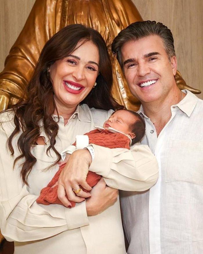 Nhiều lần thụ tinh ống nghiệm thất bại, người vợ 56 tuổi bỗng mang bầu tự nhiên và sinh con khỏe mạnh - 2