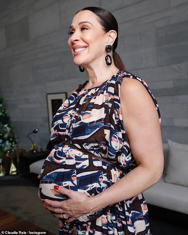 Nhiều lần thụ tinh ống nghiệm thất bại, người vợ 56 tuổi bỗng mang bầu tự nhiên và sinh con khỏe mạnh - 5