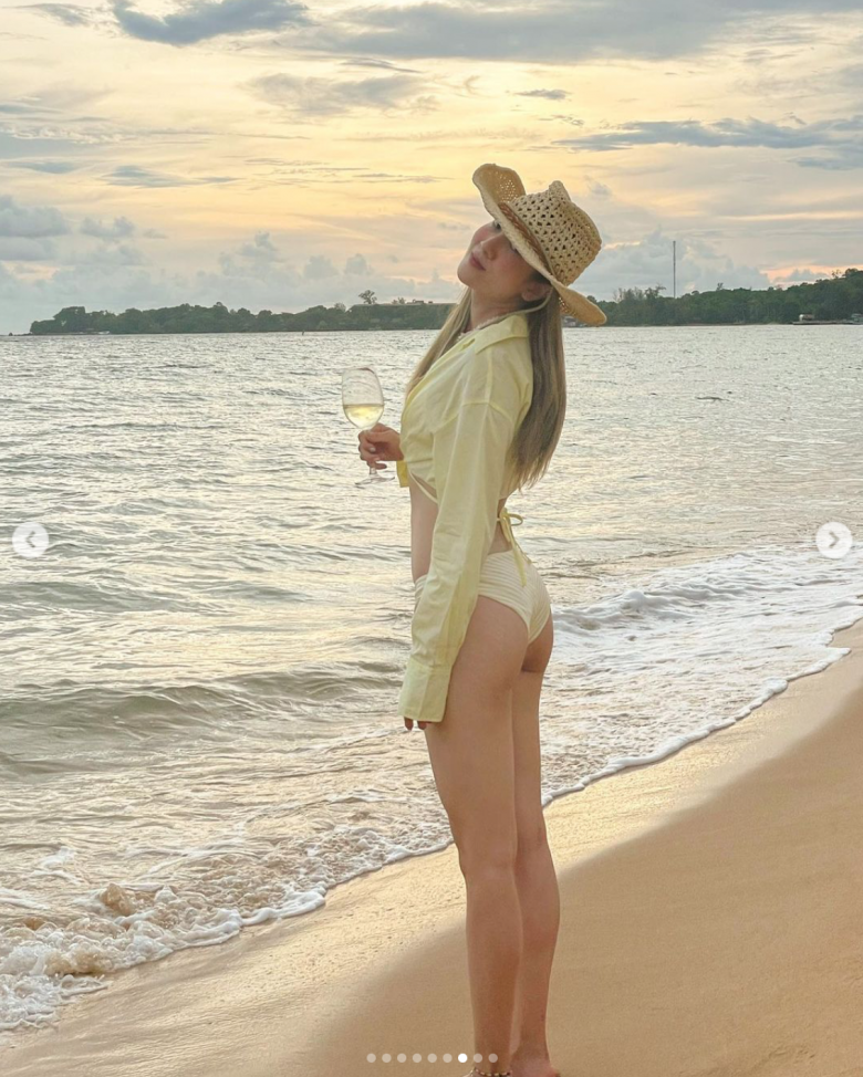 Yến Nhi diện áo tắm tí hon phô diễn body căng tràn nhựa sống, eo phẳng lỳ đẹp như vẽ - 11