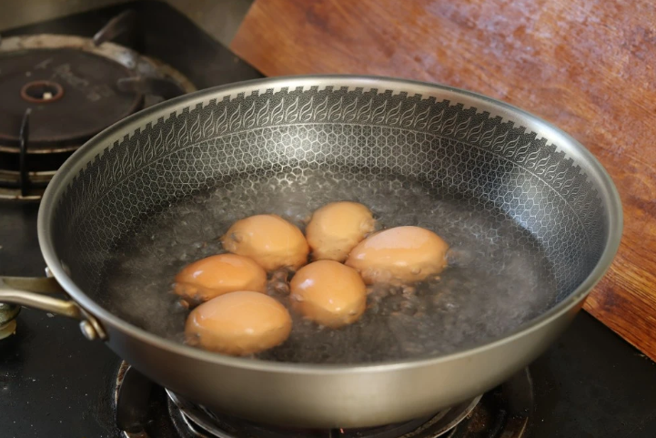 Ăn trứng hơn 30 năm giờ tôi mới thấy cách nấu này, nhìn thôi là nước miếng đã chảy ròng ròng - 3