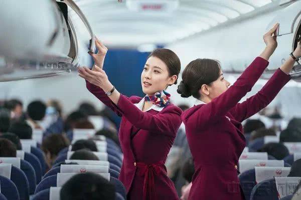 Tiếp viên hàng không thực chất có công việc không hề đơn giản