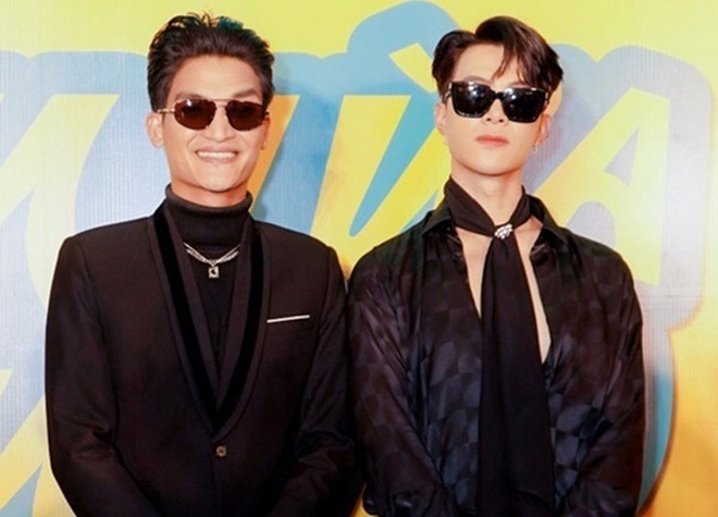 Anh Tú - Mạc Văn Khoa là hai nam chính của phim điện ảnh Siêu Lừa Gặp Siêu Lầy. Trong phim, nam diễn viên điển trai đóng vai trò chủ chốt của team lừa, còn Mạc Văn Khoa đảm nhận mảng miếng hài hước, lầy lội. Theo boxofficevietnam, tính đến ngày 20/3, phim Lừa Gặp Siêu Lầy đạt doanh thu hơn 94 tỷ đồng.