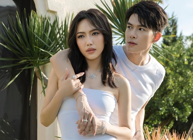 Điều trùng hợp là cả Anh Tú và Mạc Văn Khoa đều đã lập gia đình. Bà xã của hai nam diễn viên gây chú ý nhờ nhan sắc xinh đẹp. Vợ chồng Anh Tú - Diệu Nhi đều hoạt động nghệ thuật. 