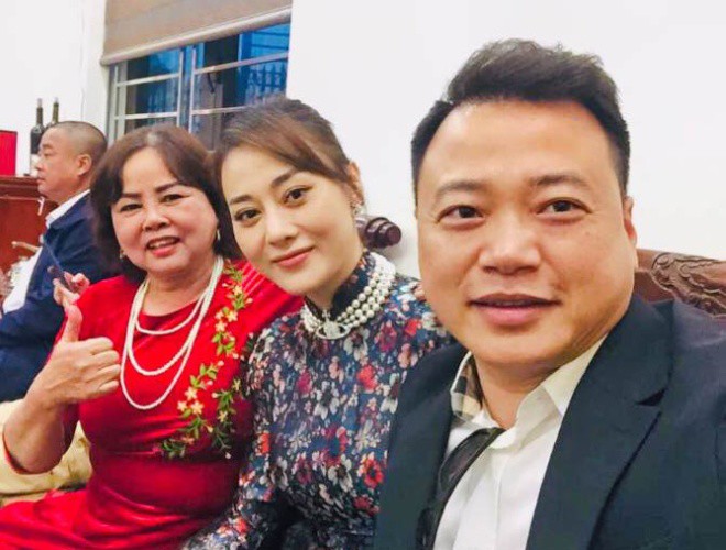 Đầu năm 2023, Shark Bình cũng có mặt ở nhà Phương Oanh để chúc Tết.