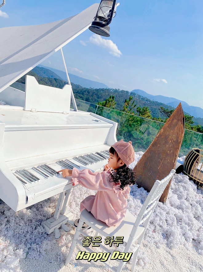 Sao Việt 24h: Con gái Mạc Văn Khoa đội tóc giả xinh yêu hệt búp bê, tóc thật khiến dân mạng ngạc nhiên - 5